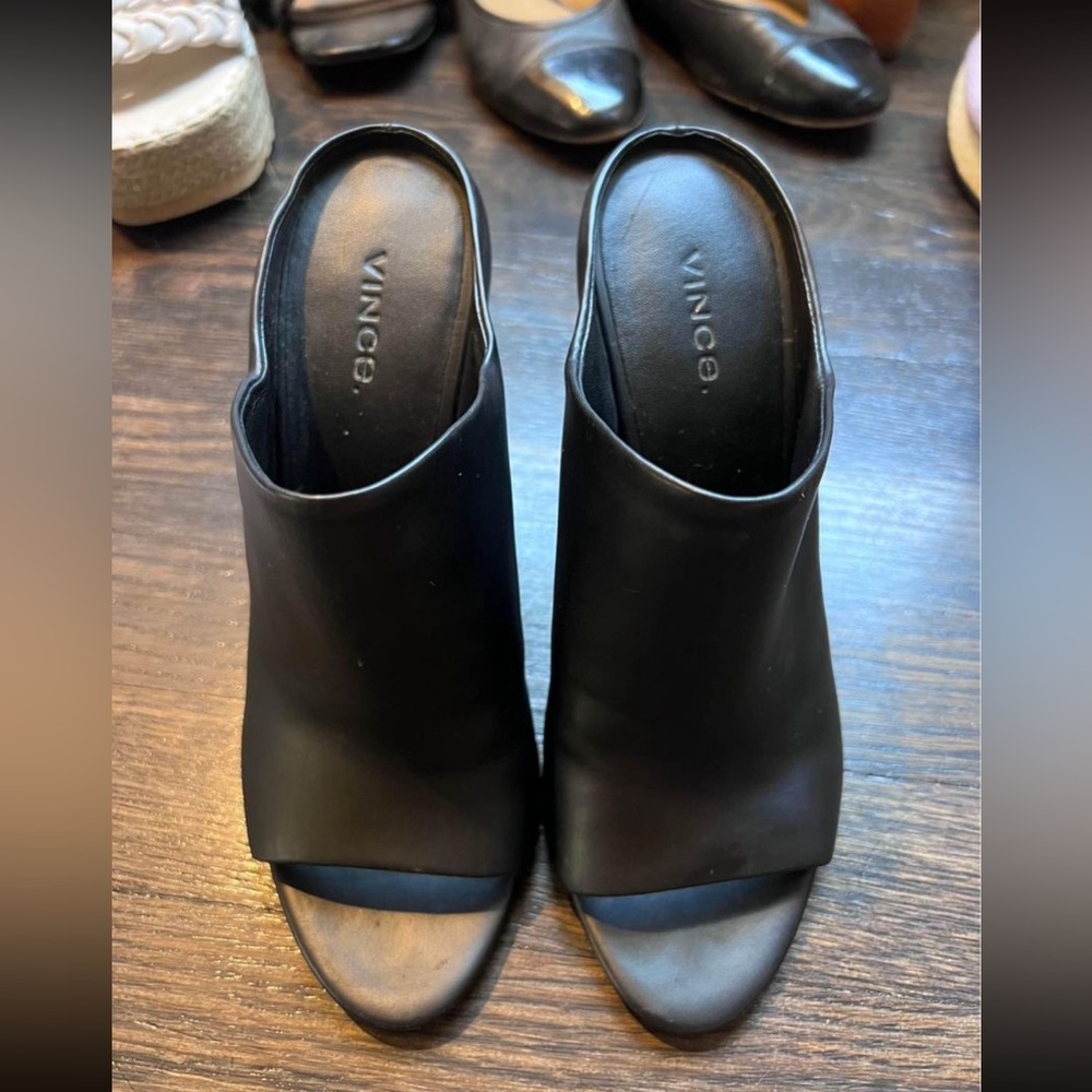 Vince LIKE NEW Black Heels